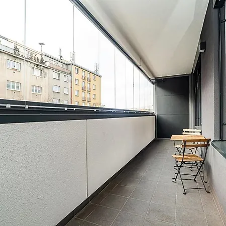 Spacious With Free Parking Apartment Prague