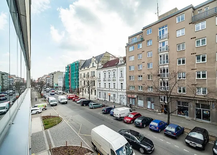 Spacious With Free Parking Διαμέρισμα