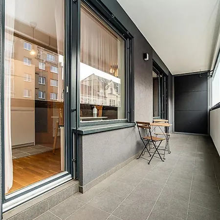 Spacious With Free Parking Apartment Prag