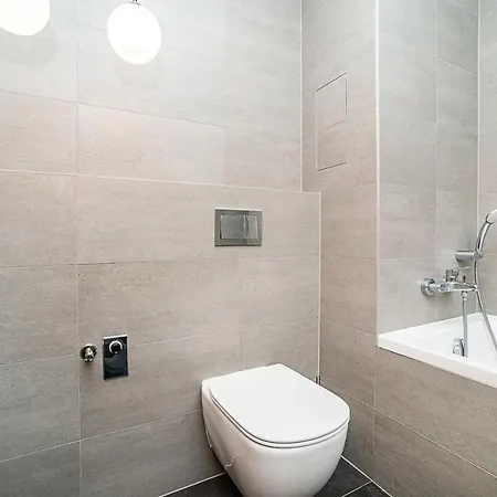 Spacious With Free Parking * Prag