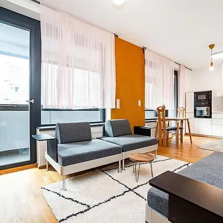 Spacious With Free Parking Prag